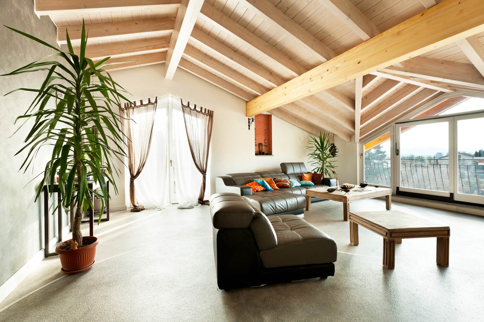 Konstruktionsvollholz und Brettschichtholz für Stabilität im Wohnraum und Haus Wohnzimmer unterm Dach mit Konstruktionsvollholz und Brettschichtholz