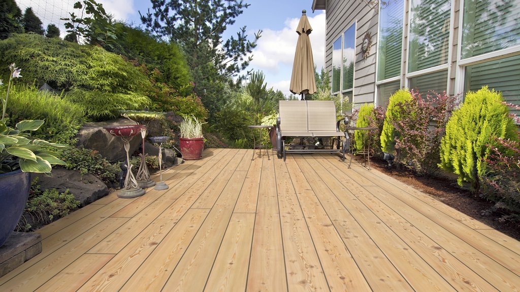 Holz-Berner Terrassenbeläge – Wählen Sie aus verschiedenen Mustern und Materialien für Ihre perfekte Outdoor-Gestaltung.