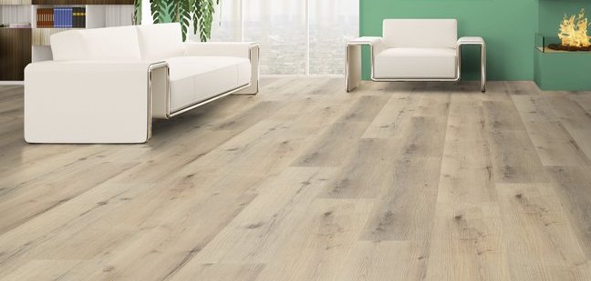 Moderner Wohnraum mit langlebigem Vinylboden in Holzoptik
